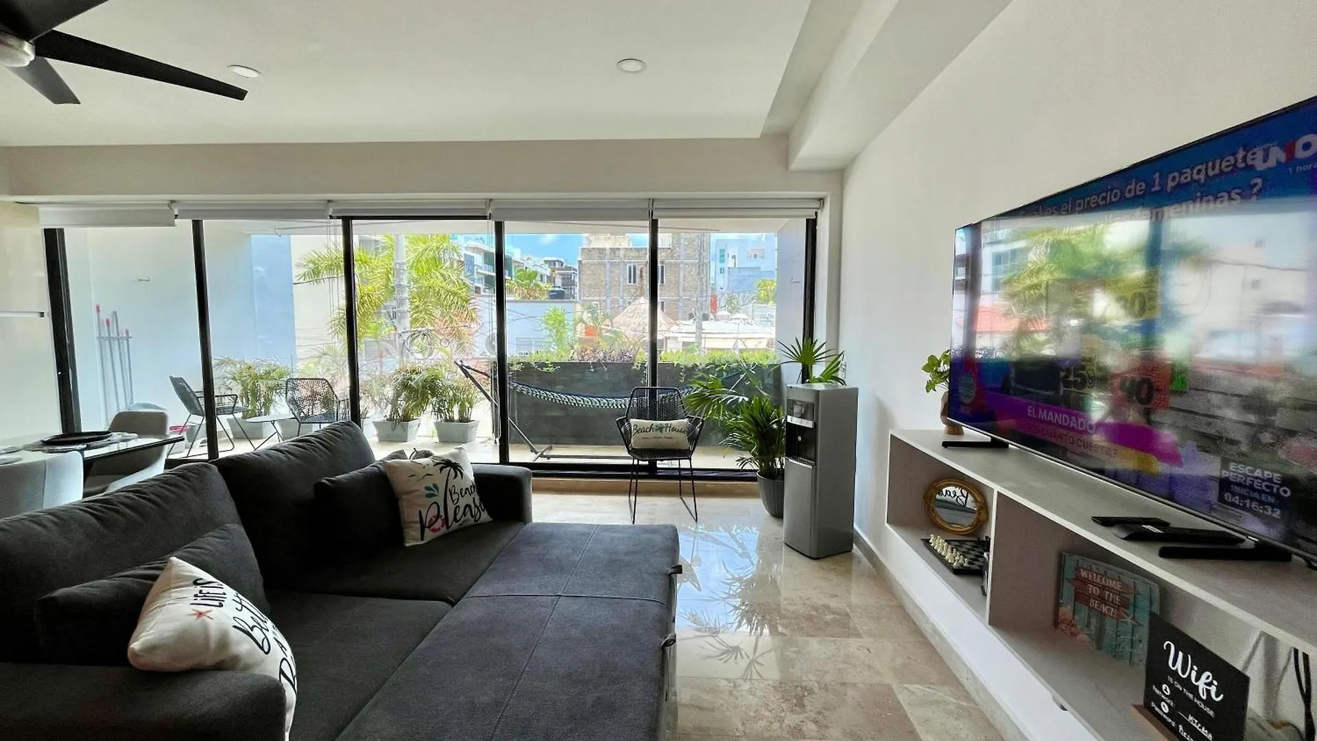 Feel At Home Just A Few Meters From The Sea! Playa del Carmen Apartment